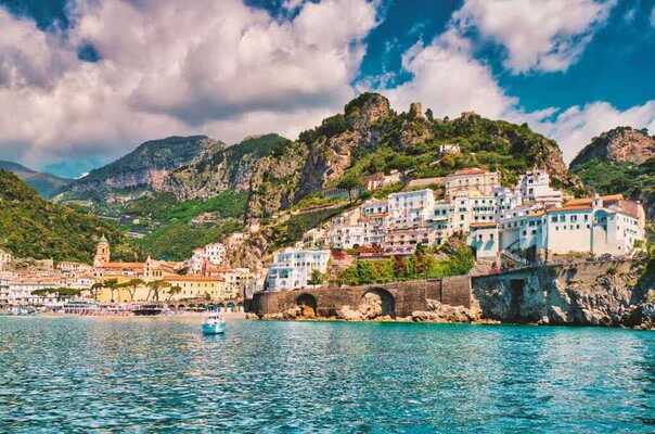 Amalfi Coast ©ezupix via Canva