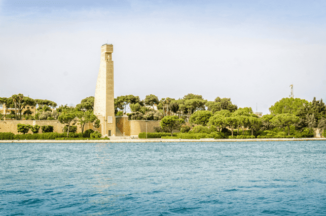 Monumento ai Marinai, Brindisi ©eurikasopotnicka via Canva